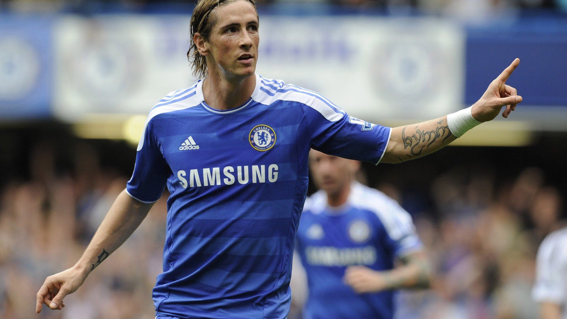 利物浦队长安菲尔德飚进绝杀球，球迷狂欢，利物浦安菲尔德球场图片