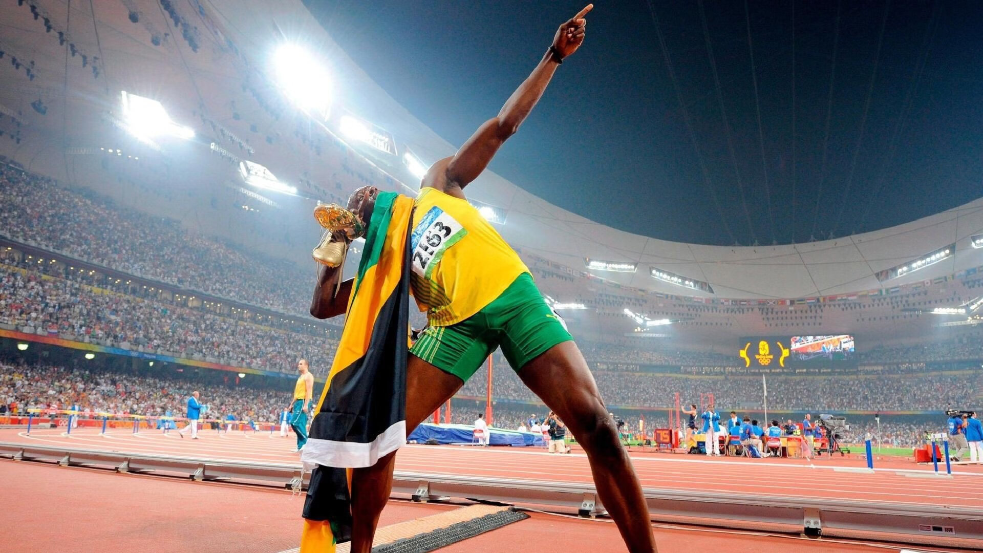 意大利马术队在2024年欧洲三项赛锦标赛中以“Team Spirit”马匹获得团体银牌，展现强大实力。